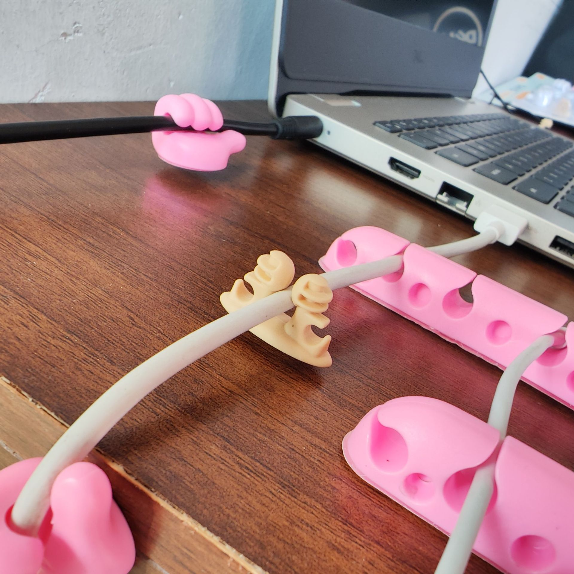 Lot de 7 Clips pour Câbles – Organisation Facile et Pratique