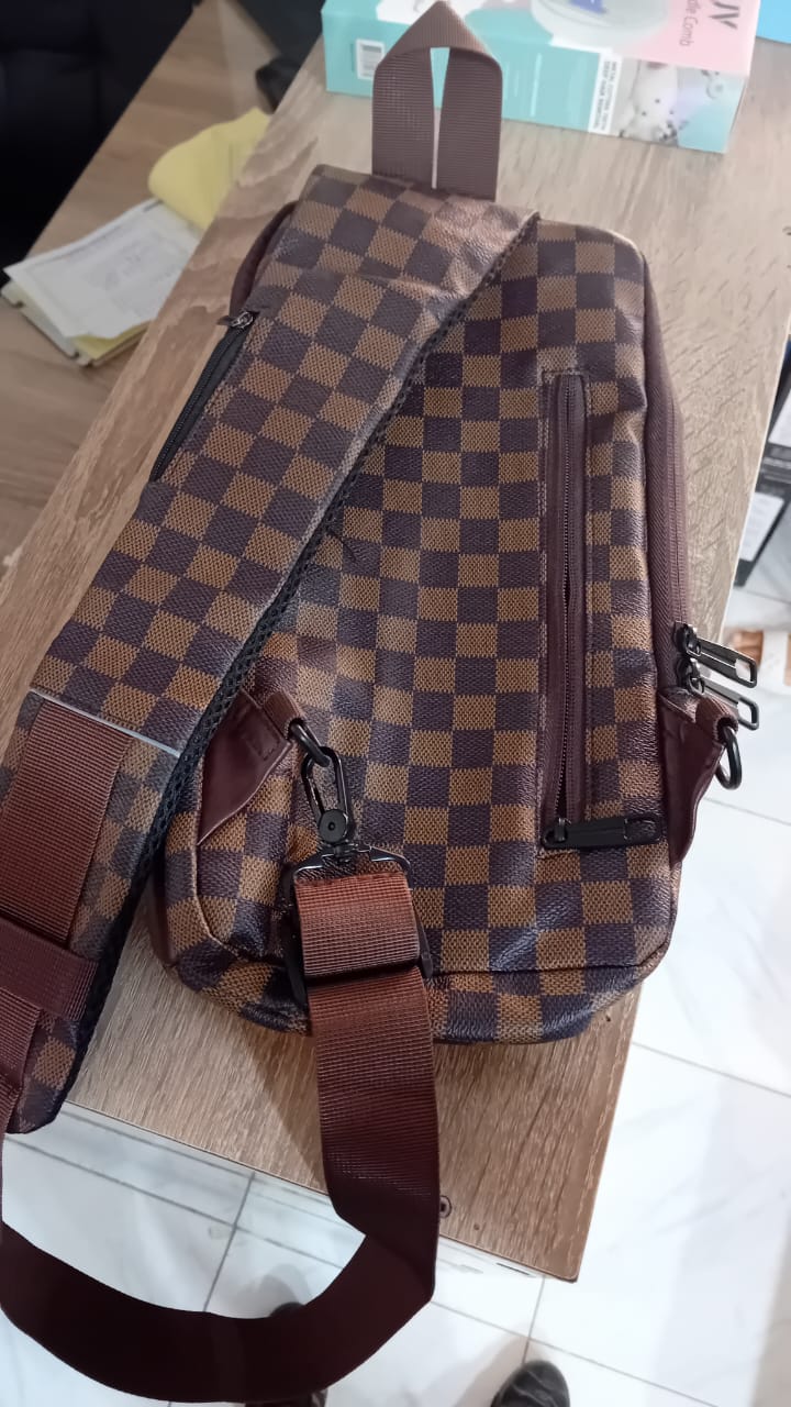 Sac de poitrine homme – Bandoulière antivol avec port USB – Imperméable et anti-vol